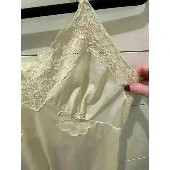 Vintage Deena Fine Lingerie Off White Lace and Eyelet Slip,  size 40 - Picture 5 of 9